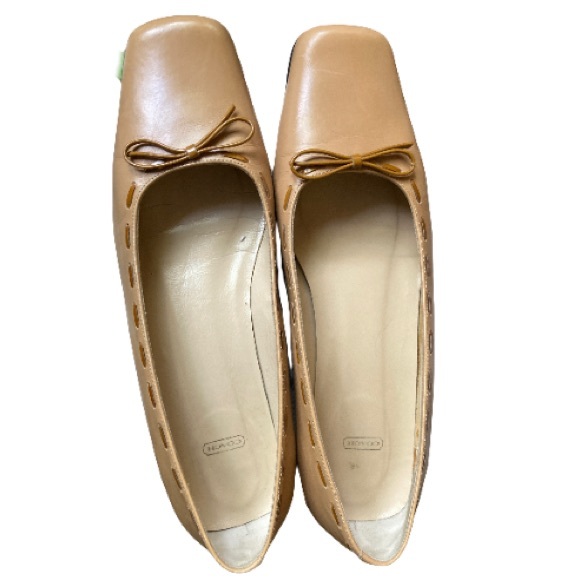 Coach Women Vtg tan smooth leather square toe dress shoes with bow size 8.5 - Picture 2 of 11